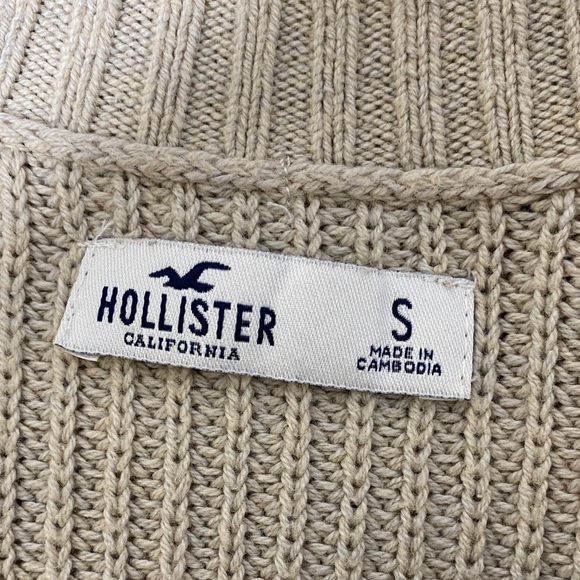 Hollister Women's Tan Crewneck Sweater - Picture 5 of 8